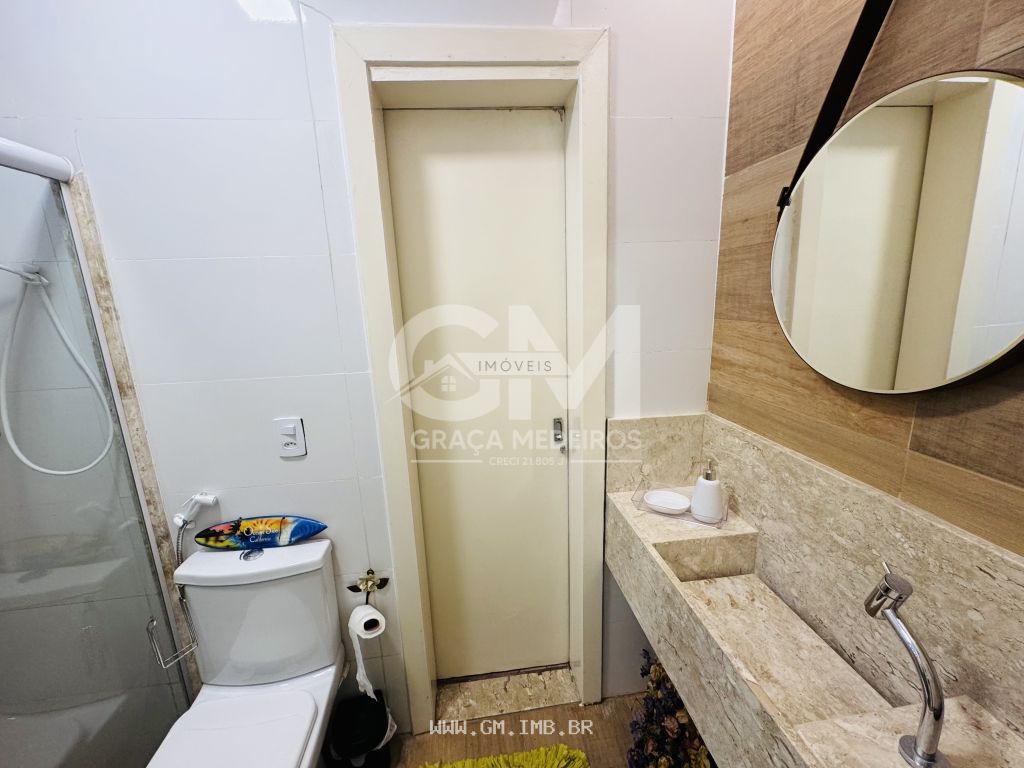 Foto de Casa com 4 quartos sendo 3 suítes, em condomínio 
