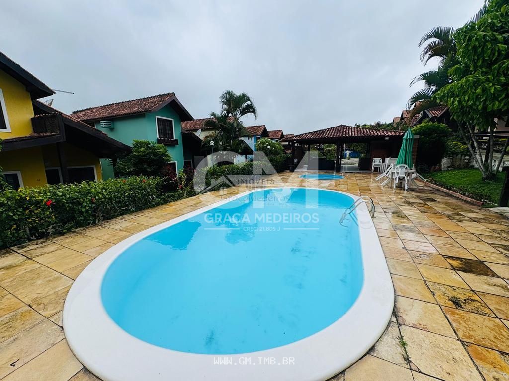 Foto de Casa com 4 quartos em condomínio a 200 metros da pista local