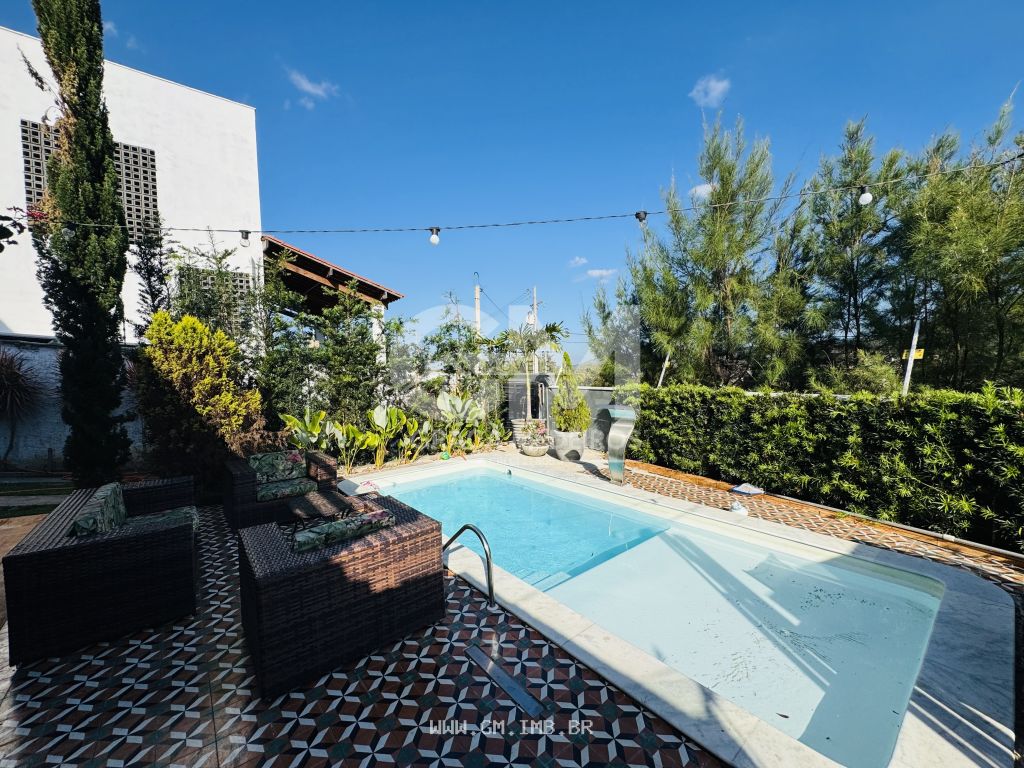 Foto de Casa com 5 quartos, terraço gourmet e piscina 