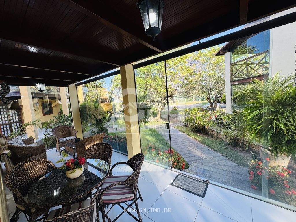 Foto de Casa com 3 quartos + dependência 