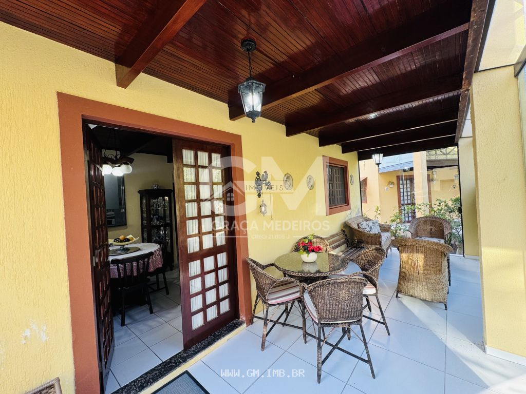 Foto de Casa com 3 quartos + dependência 