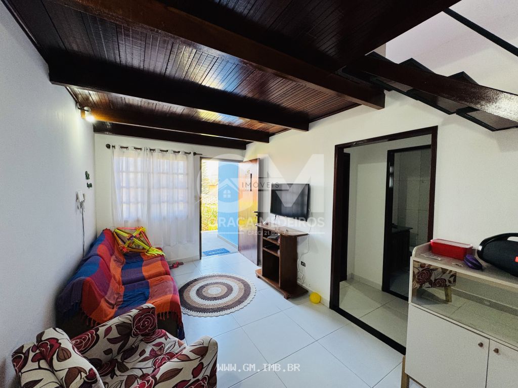 Foto de Casa com 4 quartos sendo 2 suítes, mobiliada em condomínio 