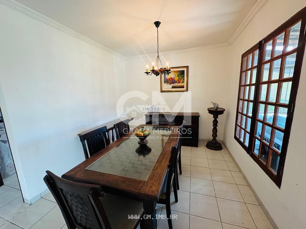 Foto de Casa térrea com piscina particular em condomínio