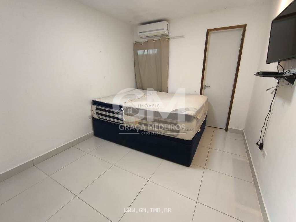 Foto de Casa em condomínio a margens da pista local
