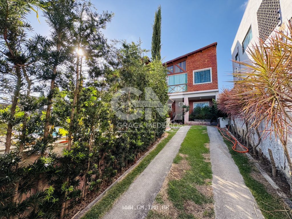 Foto de Casa com 5 quartos, terraço gourmet e piscina 