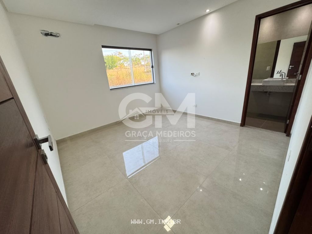 Foto de Casa em condomínio com piscina e espaço gourmet