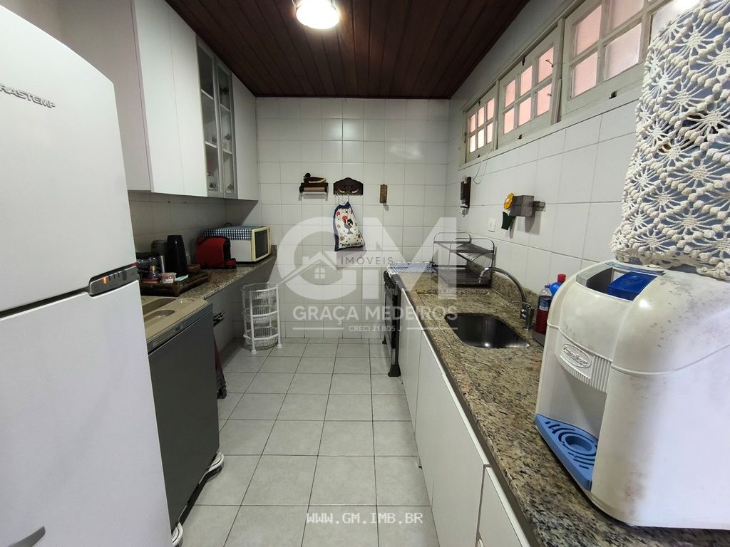 Foto de Casa térrea em condomínio com fácil acesso ao centro da cidade