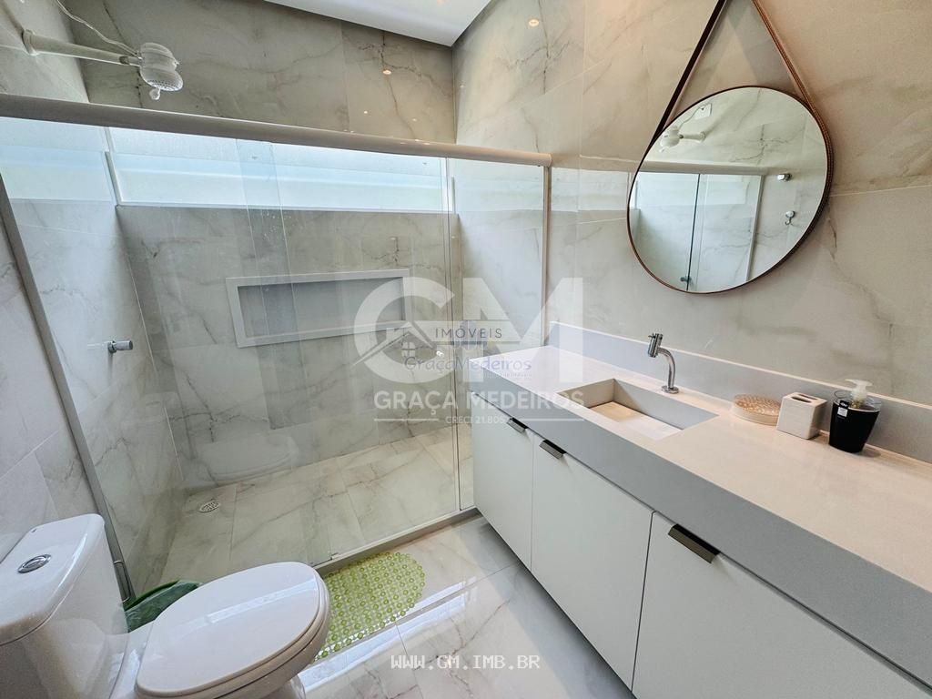 Foto de Casa de alto padrão com piscina particular em condomínio