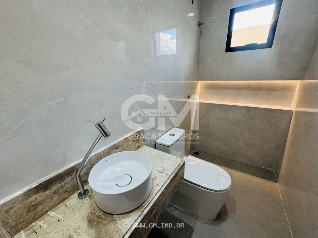 Foto de Casa com 4 quartos sendo 3 suítes, piscina particular 