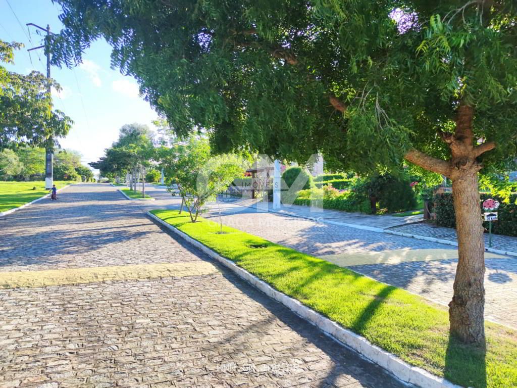 Foto de Lote em condomínio ás margens da BR-232- excelente localização