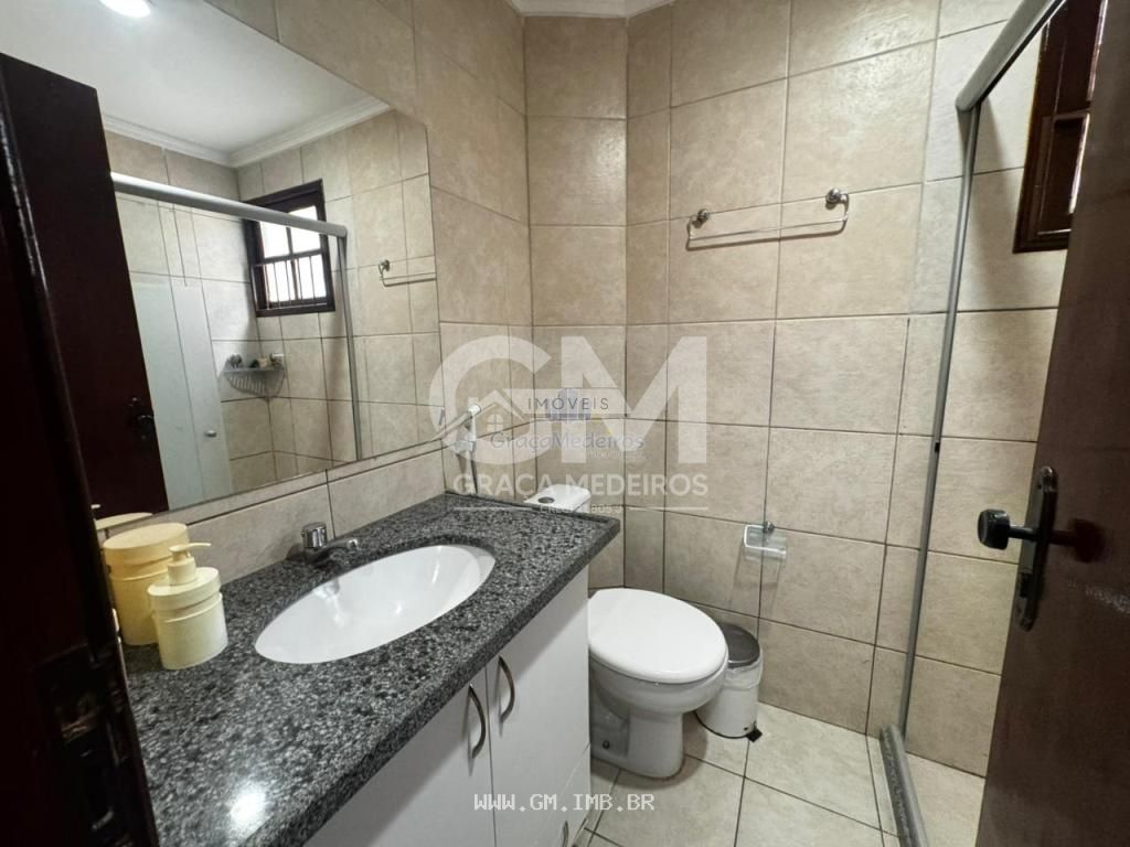 Foto de Chalé com 4 quartos em condomínio fechado