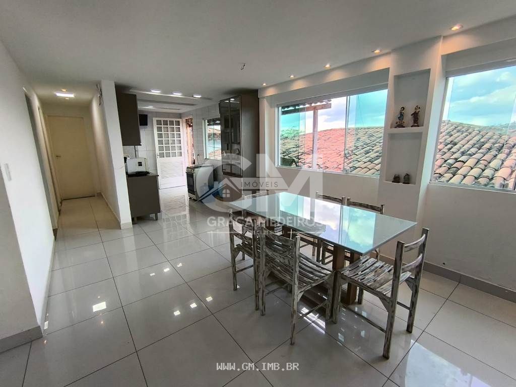 Foto de Casa em condomínio a margens da pista local