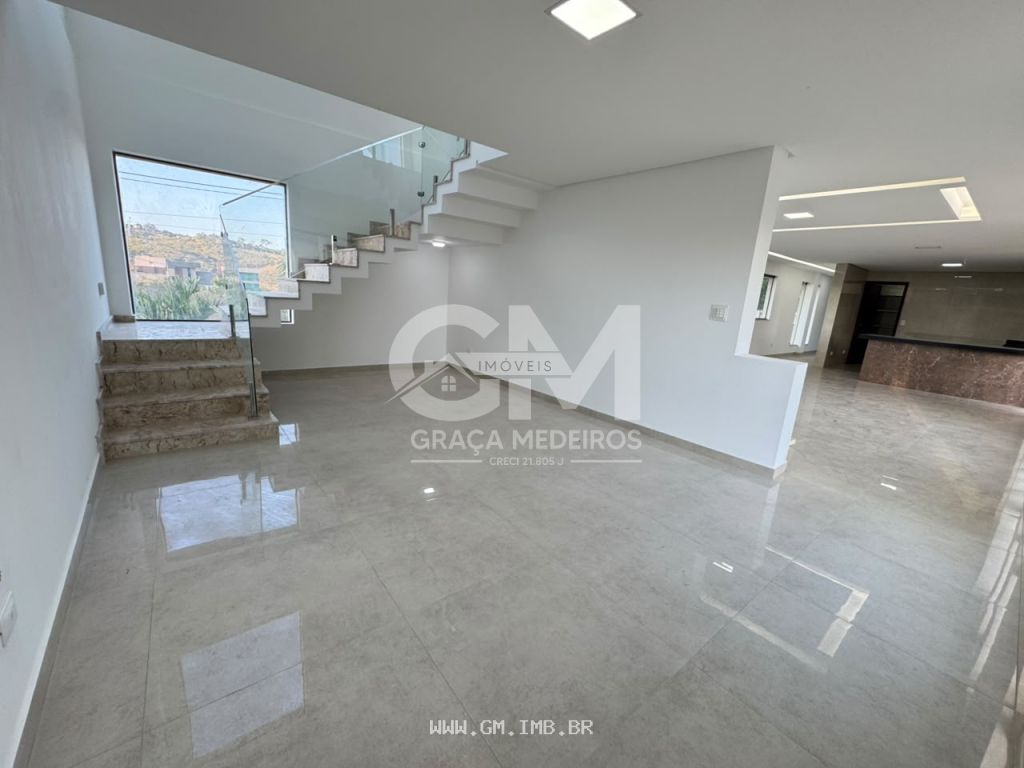 Foto de Casa em condomínio com piscina e espaço gourmet