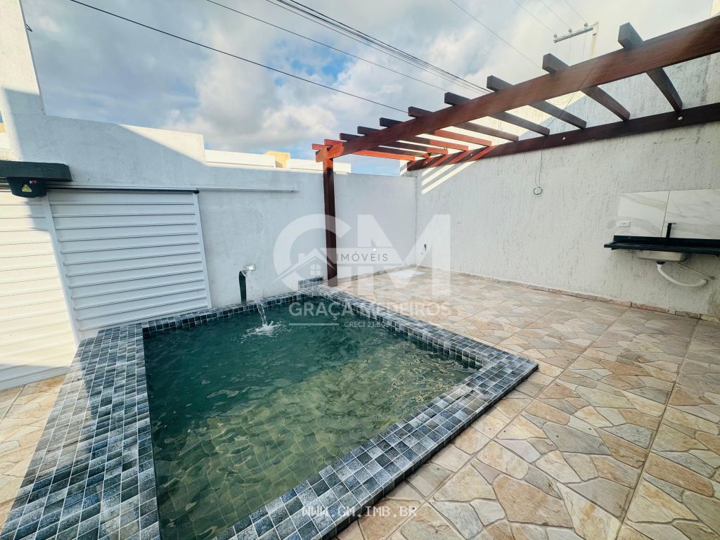 Foto de Casa com 3 quartos, espaço gourmet e piscina  