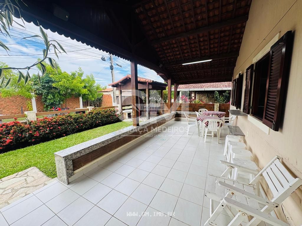 Foto de Casa com 4 quartos em condomínio próximo ao centro