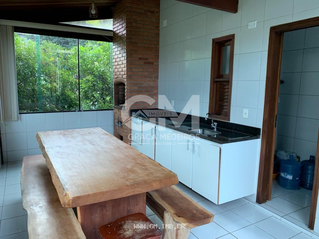 Foto de Casas espaçosa com 5 quartos em condomínio 