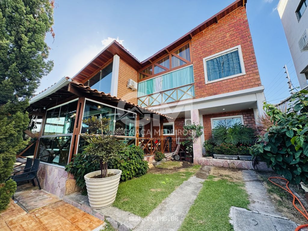 Foto de Casa com 5 quartos, terraço gourmet e piscina 