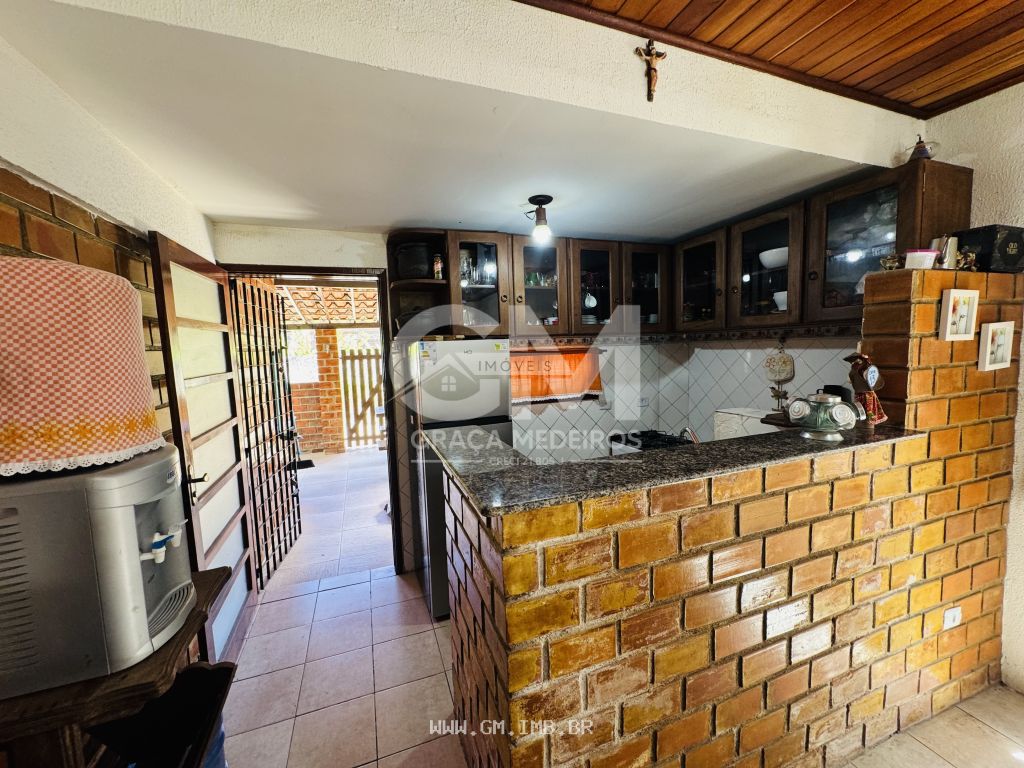 Foto de Casa com 4 quartos sendo 2 suítes 