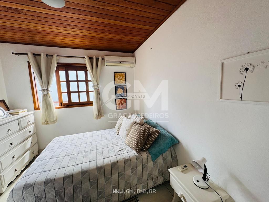 Foto de Casa em condomínio com piscina privativa