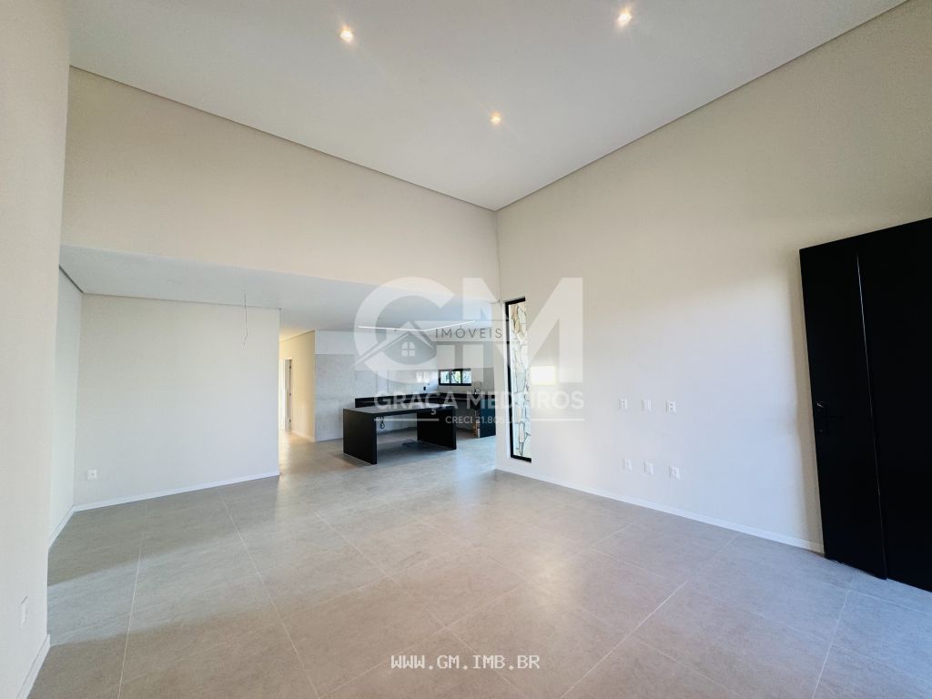Foto de Casa com 4 quartos sendo 3 suítes, piscina particular 