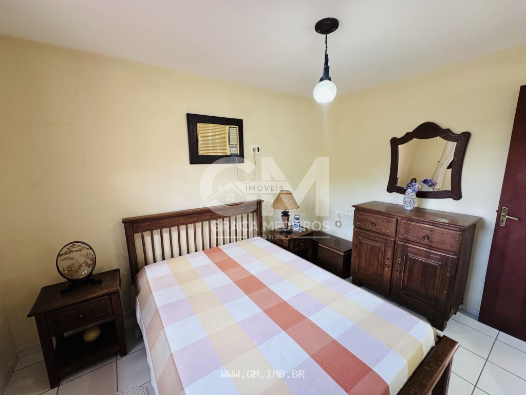 Foto de Casa com 3 quartos + dependência 