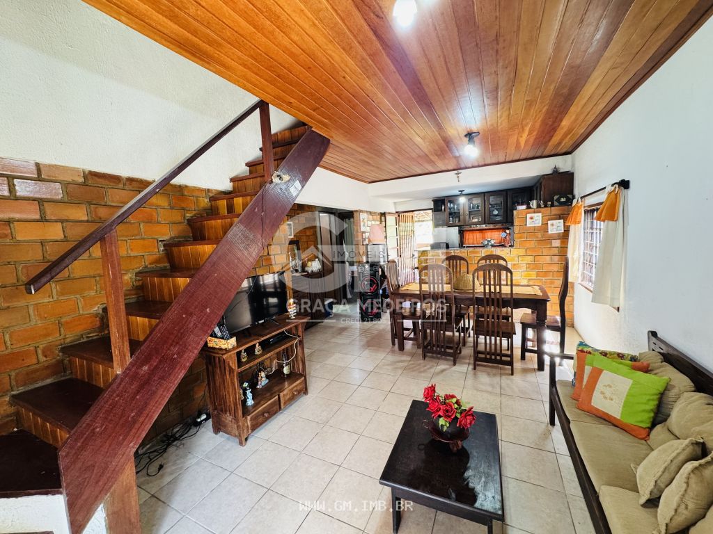 Foto de Casa com 4 quartos sendo 2 suítes 