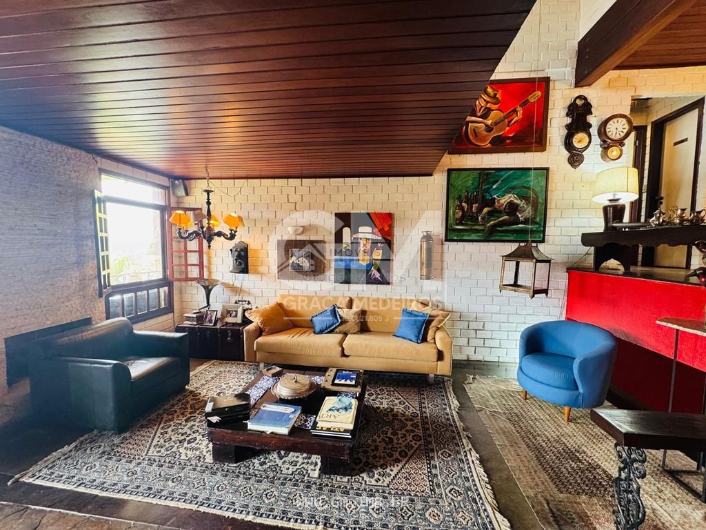 Foto de Casa com vista para as montanhas em condomínio de alto padrão