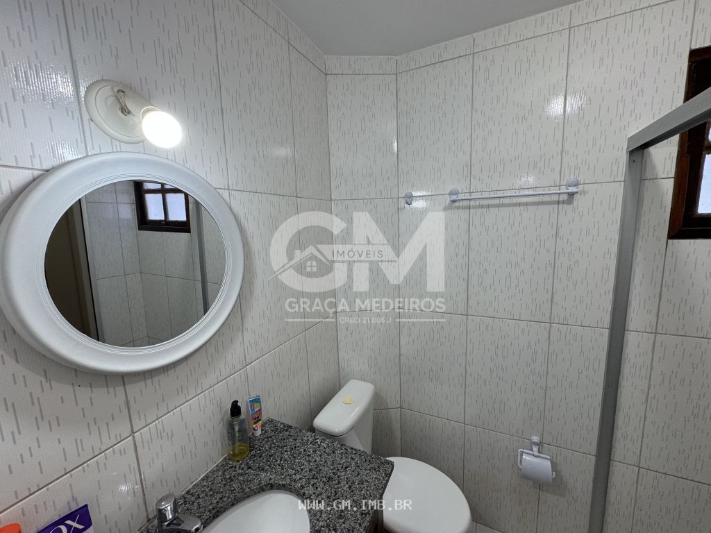 Foto de Casa com 4 quartos sendo 2 suítes, mobiliada em condomínio 