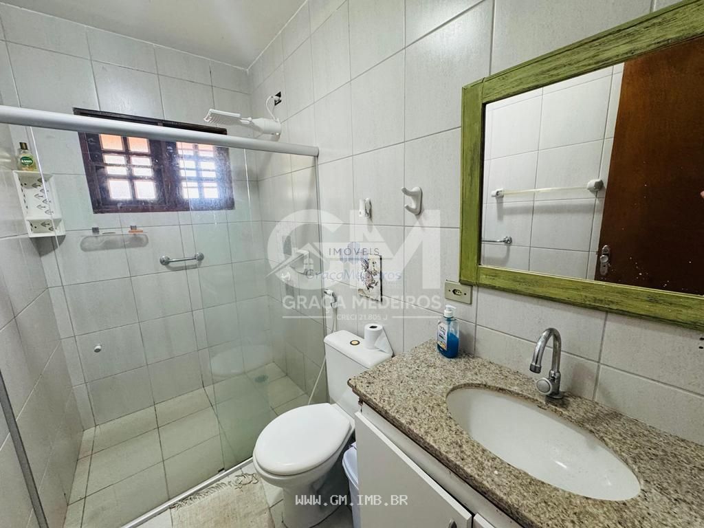 Foto de Casa térrea com piscina particular em condomínio