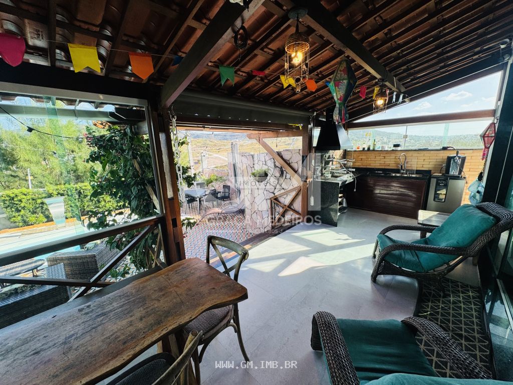Foto de Casa com 5 quartos, terraço gourmet e piscina 