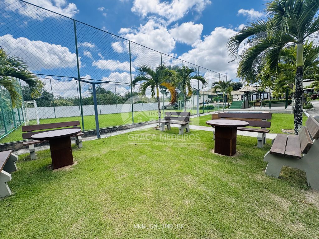 Foto de Casa com 4 quartos sendo 3 suítes, em condomínio 