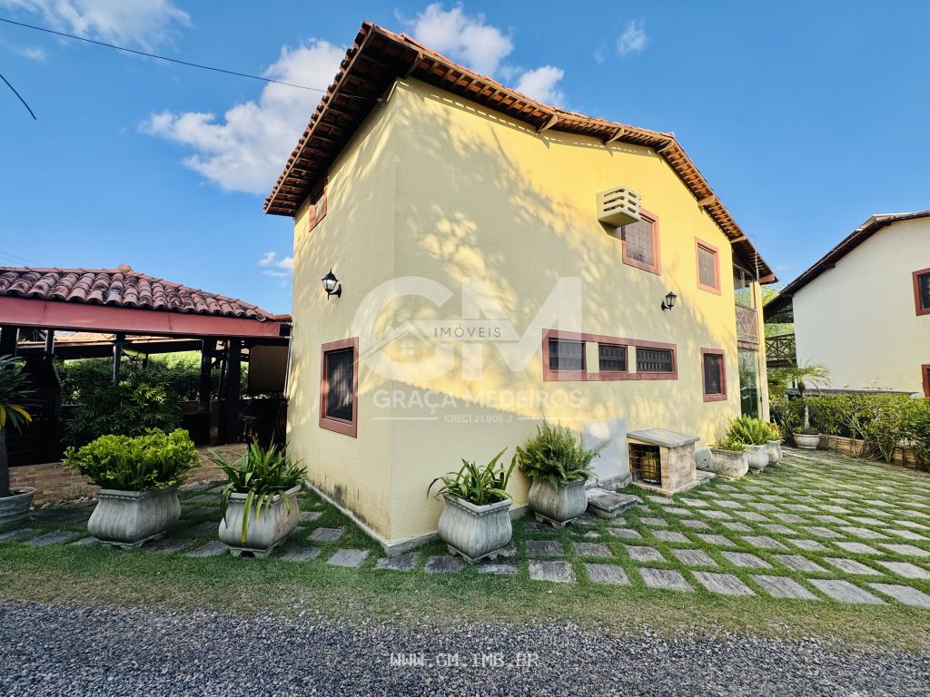 Foto de Casa com 3 quartos + dependência 
