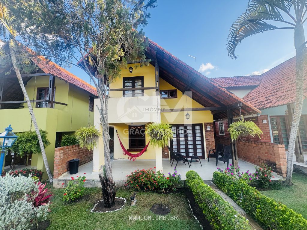 Casa com 4 quartos sendo 2 suítes