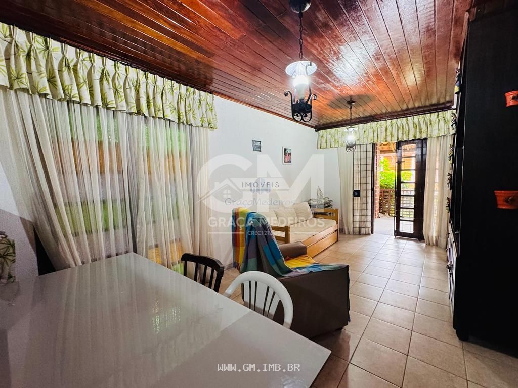 Foto de Casa com 3 quartos em condomínio fechado