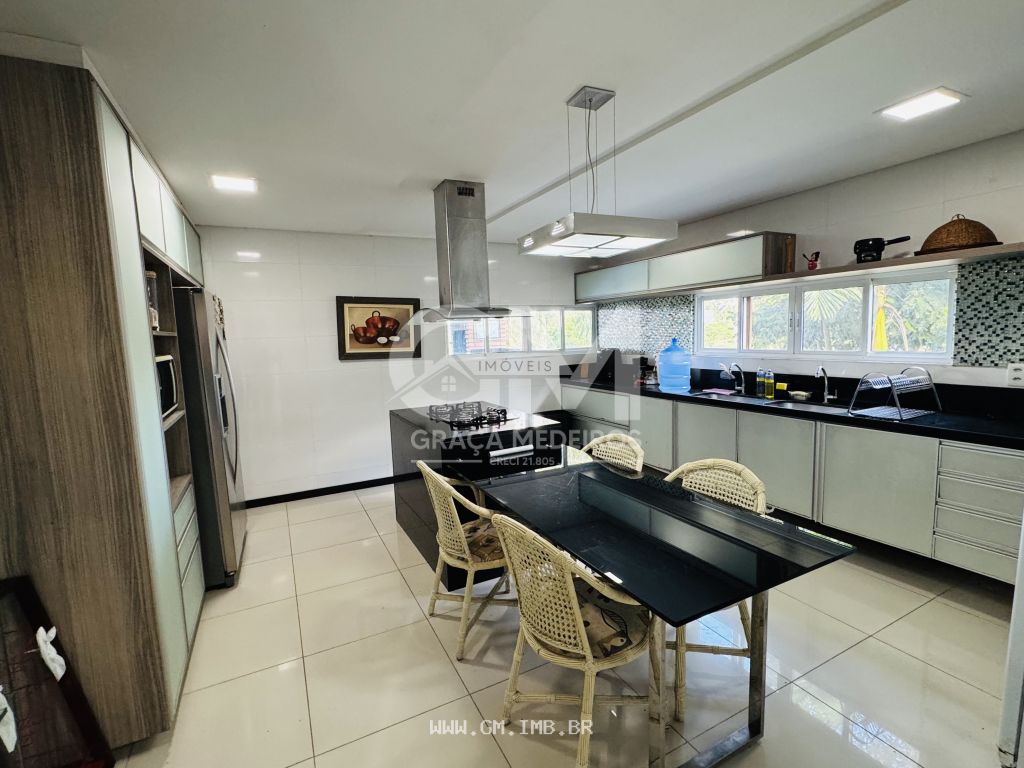 Foto de Casa com 4 suítes, disponível para locação anual