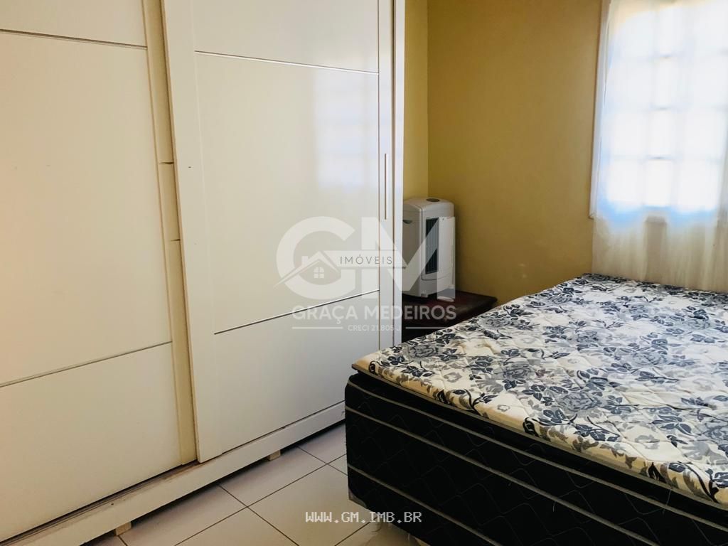 Foto de Casas com 3 quartos em condomínio próximo a pista local