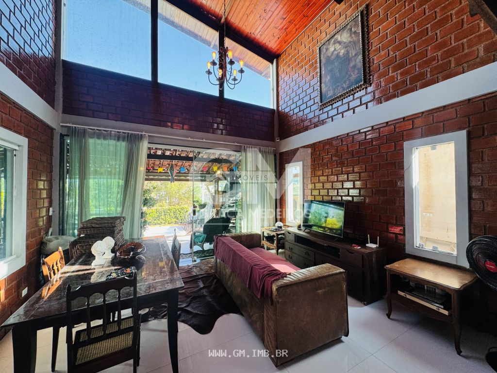 Foto de Casa com 5 quartos, terraço gourmet e piscina 