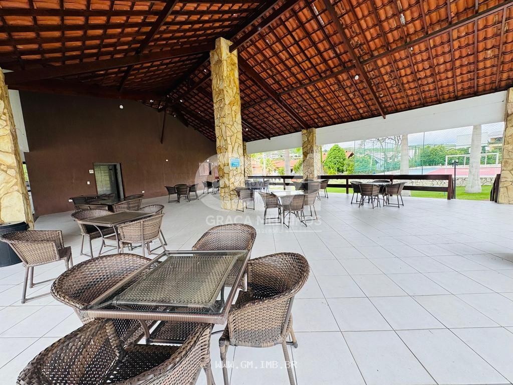 Foto de Casa com 4 quartos em condomínio com piscina aquecida