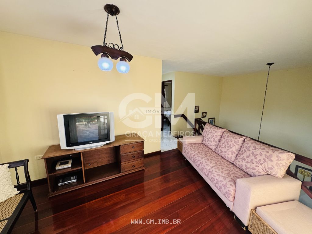 Foto de Casa com 3 quartos + dependência 
