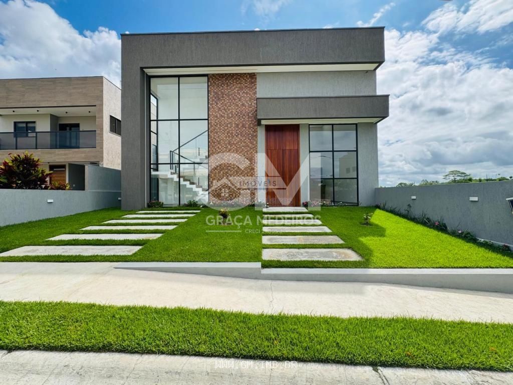 Foto de Casa nova com piscina particular em condomínio de
