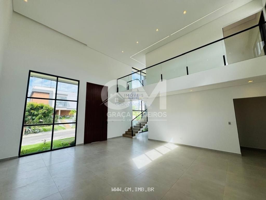 Foto de Casa nova com piscina particular em condomínio de