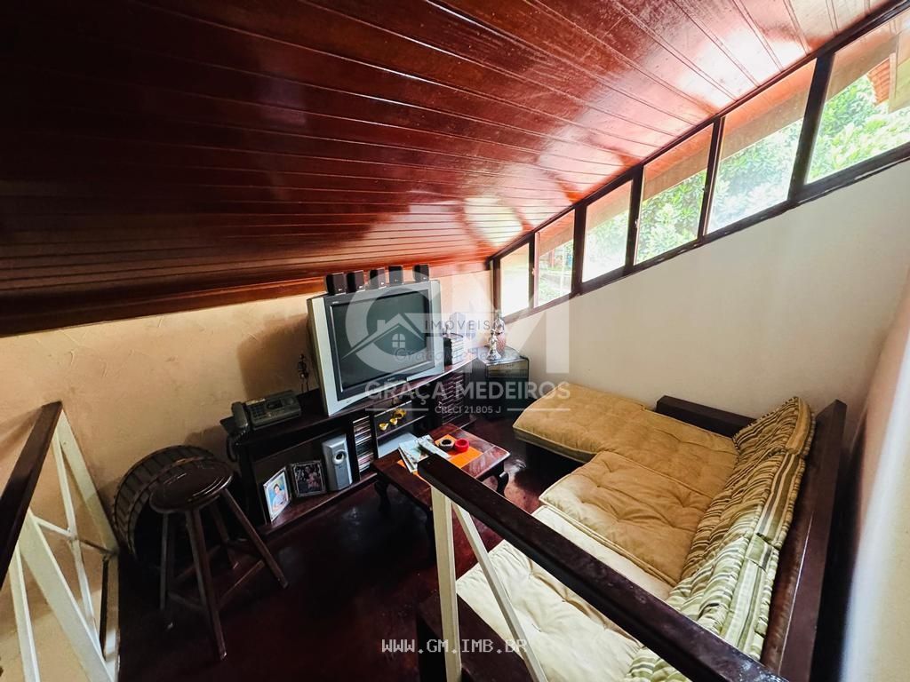 Foto de Casa com 4 quartos em condomínio a 200 metros da pista local