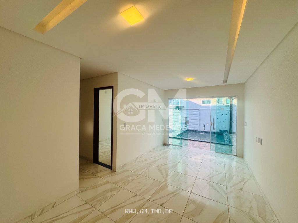 Foto de Casa com 3 quartos, espaço gourmet e piscina  