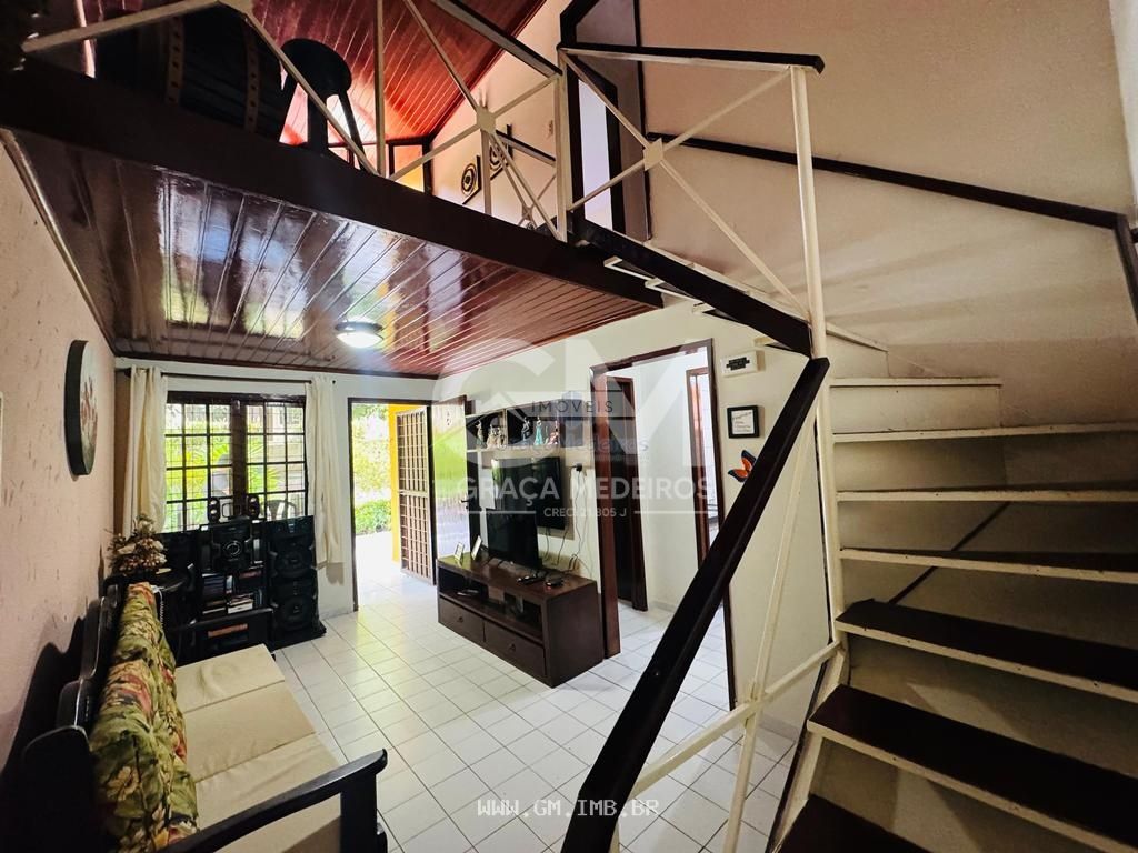 Foto de Casa com 4 quartos em condomínio a 200 metros da pista local