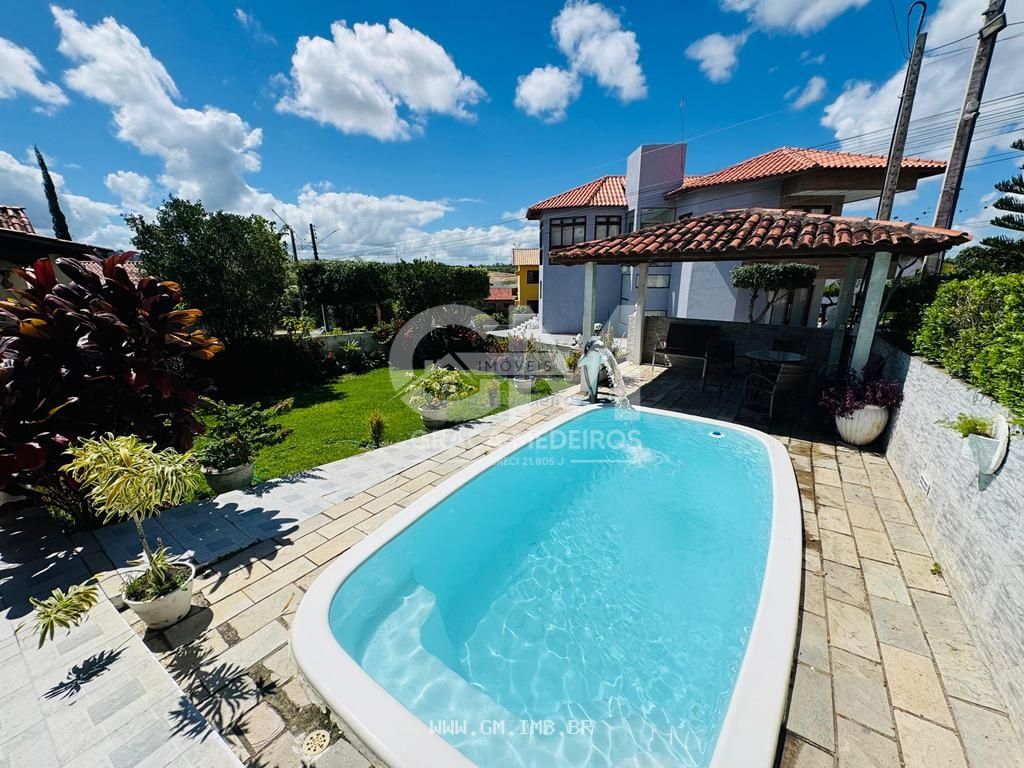 Foto de Casa térrea com piscina particular em condomínio