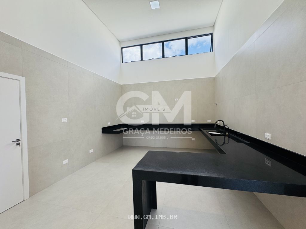 Foto de Casa com 5 suítes, piscina e espaço gourmet