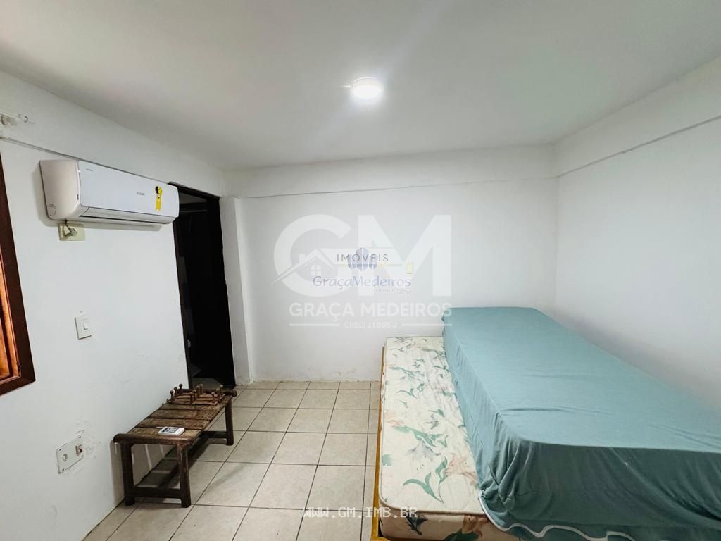 Foto de Casa com 4 quartos em condomínio com piscina aquecida