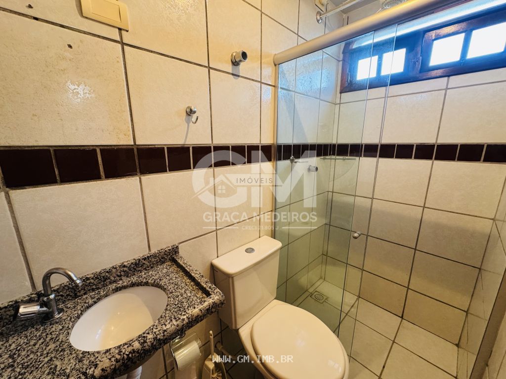 Foto de Chalé com 4 quartos sendo 2 suítes em condomínio