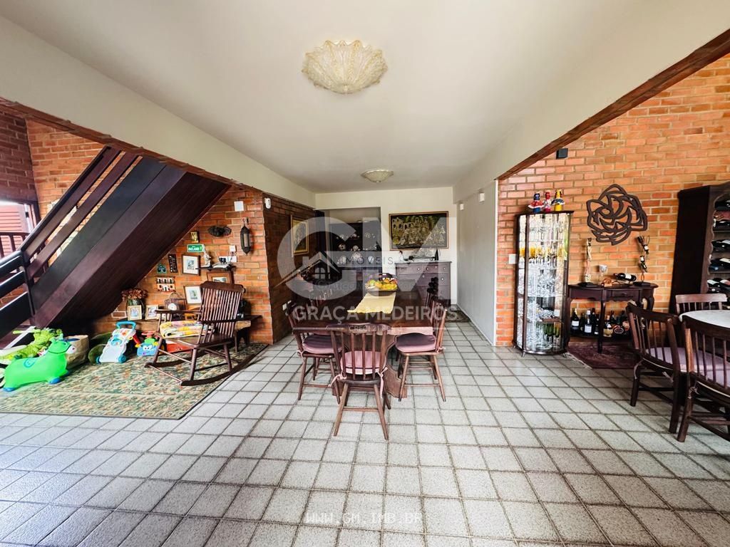 Foto de Casa com 7 quartos em condomínio fechado