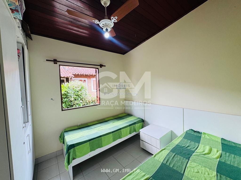 Foto de Casa com 4 quartos em condomínio próximo ao centro